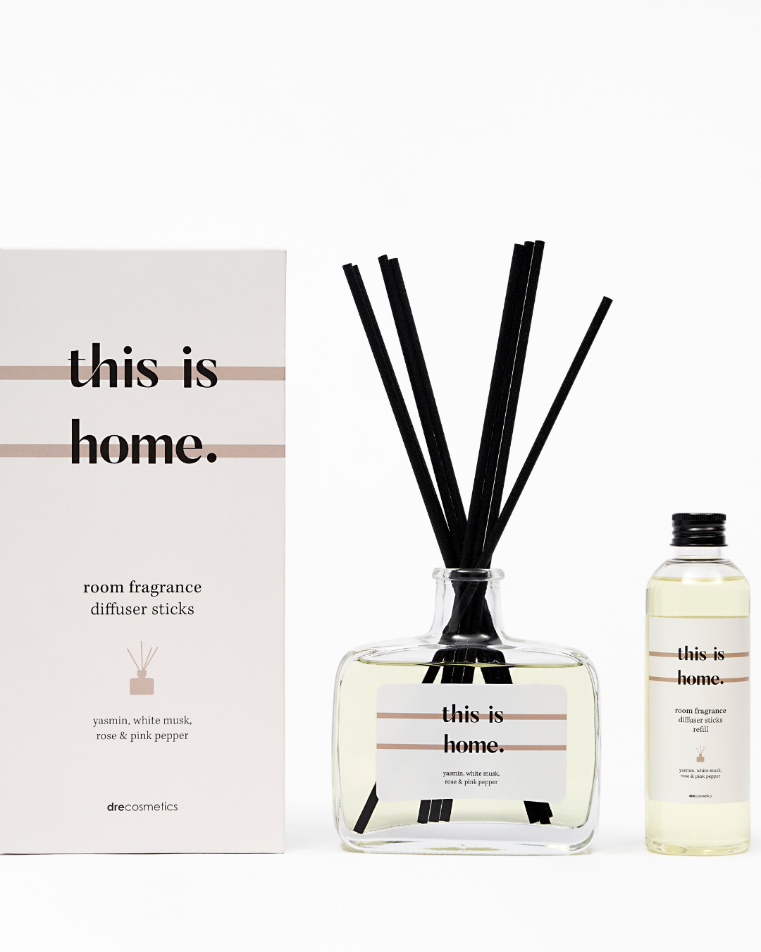 This is Home geurstokjes – luxueuze diffuser met jasmijn, white musk, rozenblaadjes en pink pepper voor een verfijnde geur in huis.